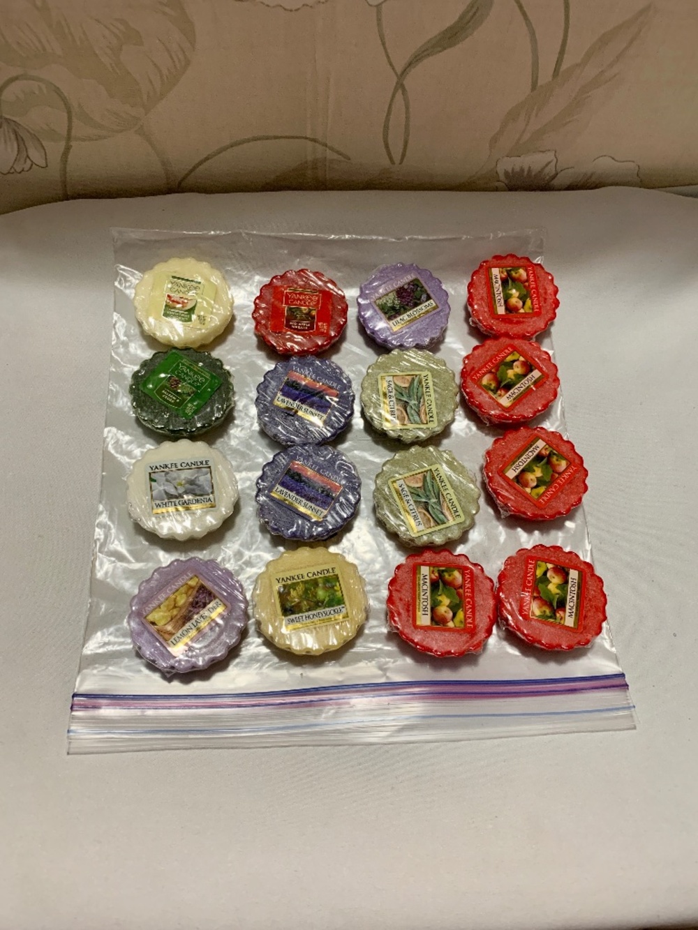 Lot of Sixteen (16) Assorted Yankee Candle Tarts